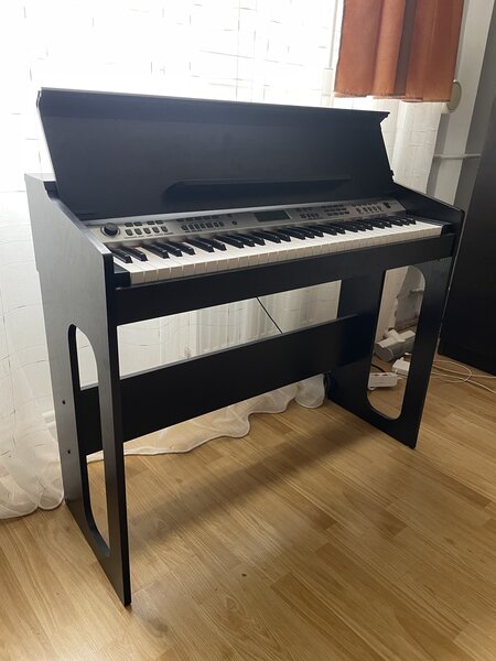 Pian electric 64 de clape suport de lemn,