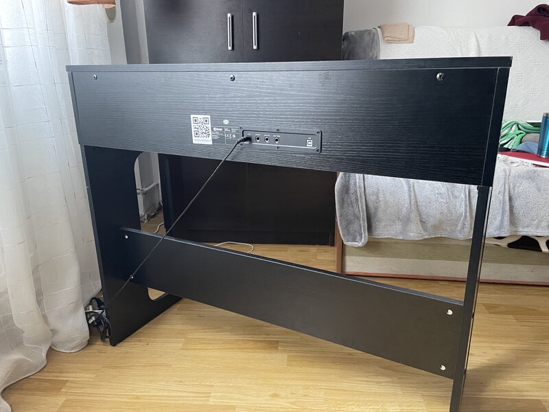 Pian electric 64 de clape suport de lemn,