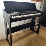 Pian electric 64 de clape suport de lemn